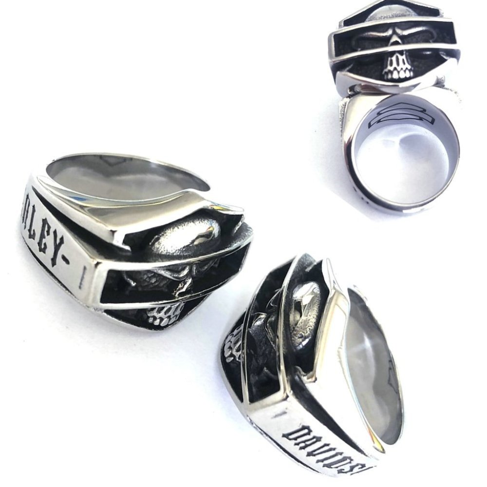 - HD Skull Ring